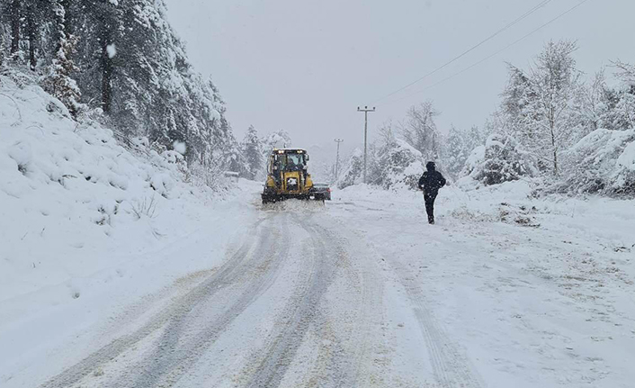 Sapanca’ da Kar Küreme ve Tuzlama Çalışmaları Devam Ediyor — haber görseli