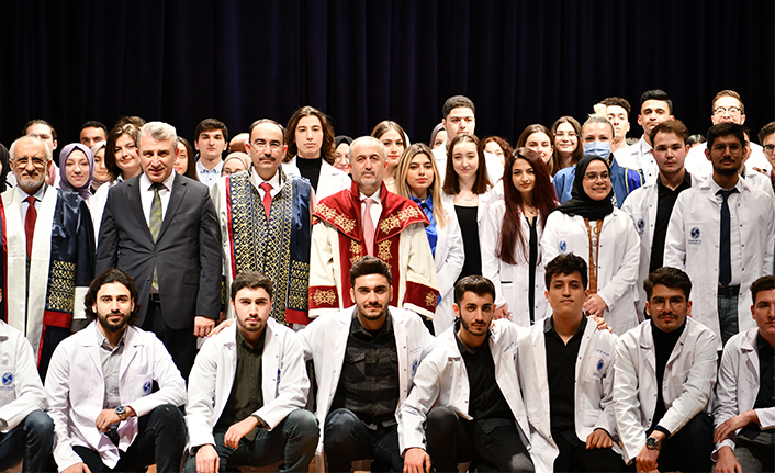 Tıp Fakültesi Öğrencileri Beyaz önlüklerini giydi — haber görseli