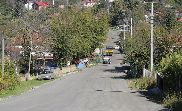 Akyazı’da 50 kilometrelik güzergâhlar beton yol ile yenilenecek — haber görseli