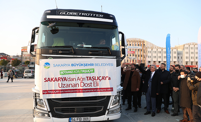 Büyükşehir kardeşlerini unutmuyor: 700 koli daha yola çıktı — haber görseli
