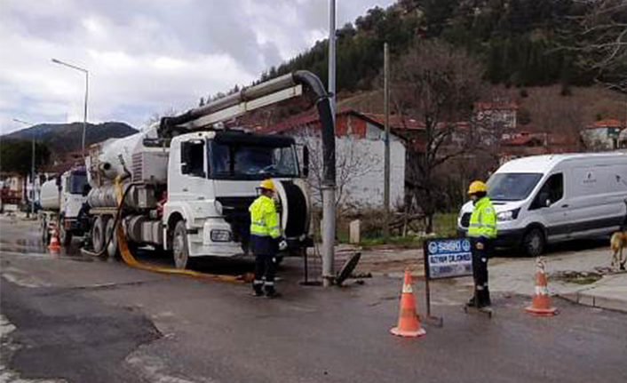 SASKİ ekipleri Taraklı da temizlik çalışmaları yapıyor — haber görseli