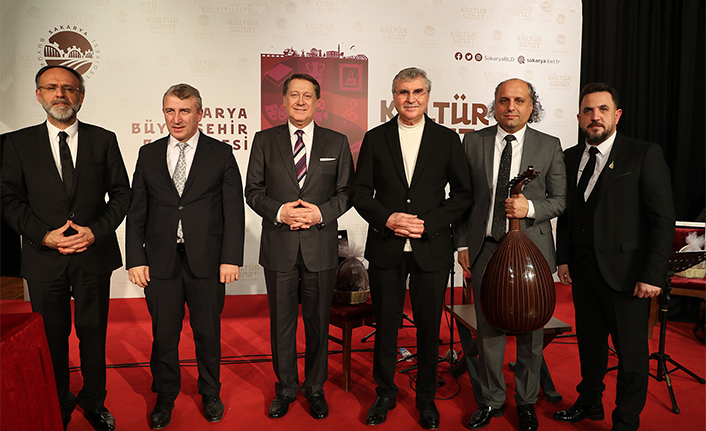 Ahmet Özhan AKM’de sahne aldı — haber görseli