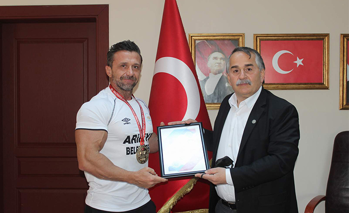 Arifiye Belediyesi Sporcusu Hakan Aydınlı Türkiye Şampiyonu — haber görseli