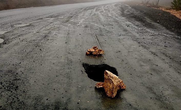 Çöken Yol Kazalara Davetiye Çıkartıyor — haber görseli