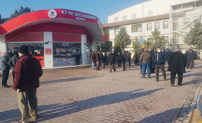 Et ve süt kurumunda ucuz et kuyruğu! — haber görseli