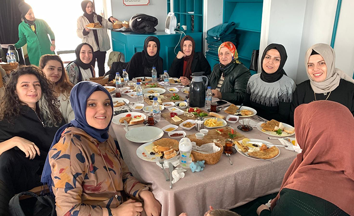 Hemşinli Kadınlar Çark Caddesinde buluştu  — haber görseli