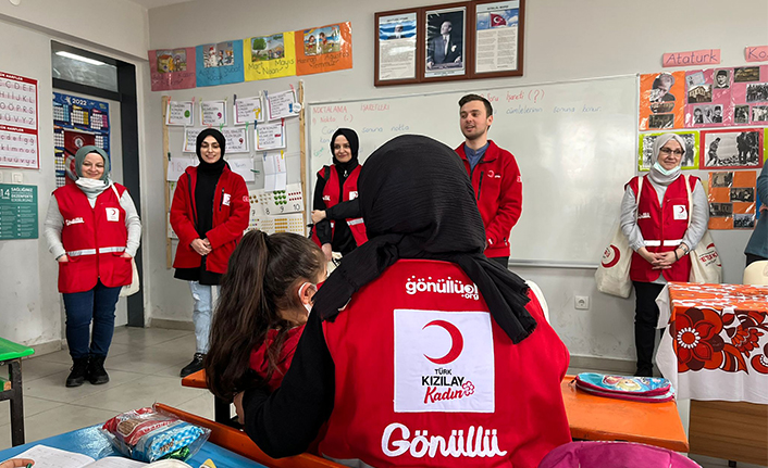Kızılay Adapazarı Şubesi Çocukların Yüzünü Güldürdü — haber görseli