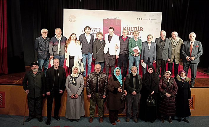 Özdeyiş Yazarı Ş.'ye Vefa Alkış Aldı  — haber görseli