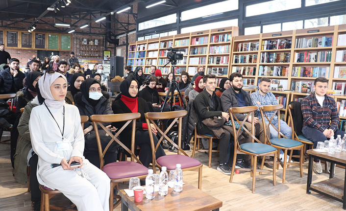 Şair Ercan Yılmaz, Kitap Söyleşilerinin Bu Haftaki Konuğu Oldu — haber görseli