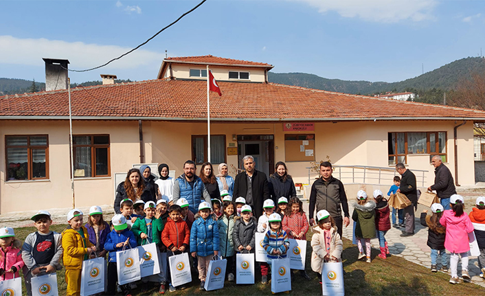 Taraklı’da Zübeyde Hanım Anaokulu’nun öğrencileri fidan dikti — haber görseli