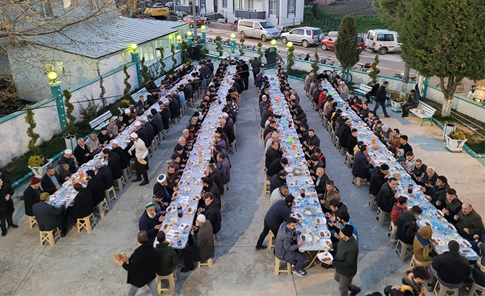 Akyazı Yunus Emre Camiinde Geleneksel İftarlar — haber görseli