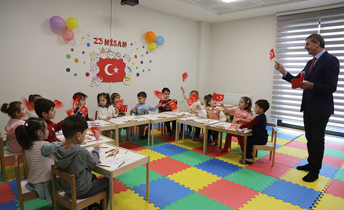 Başkan Alemdar, 23 Nisan'ı Çocuklarla Birlikte Kutladı — haber görseli