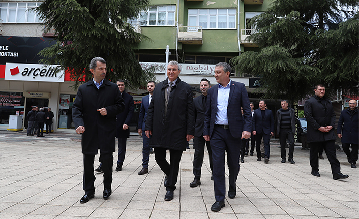 Başkan Yüce kuzeyde vatandaşla kucaklaştı — haber görseli