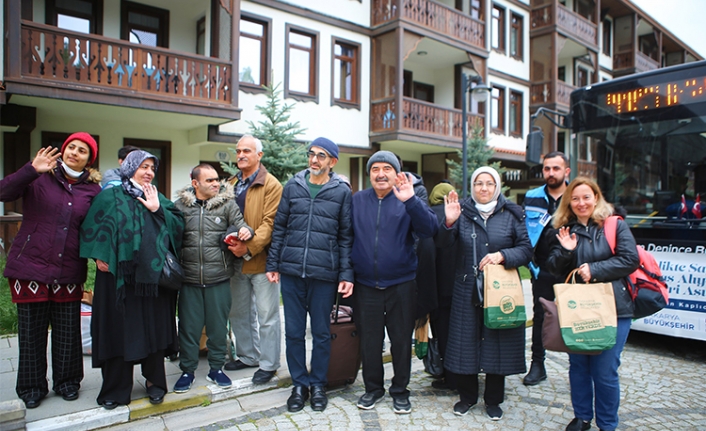 Büyükşehir ilk kafileleri uğurladı: Termal tatille huzur buluyorlar — haber görseli