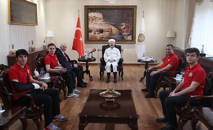 Diyanet İşleri Başkanı TEKNOFEST Türkiye Birincisi Öğrencilerimizi kabul etti — haber görseli