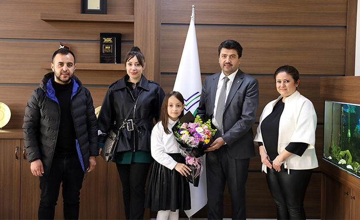 Rektör Sarıbıyık makamını Ela Akova’ya devretti — haber görseli
