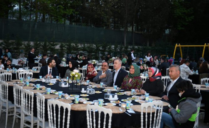 Rektör Savaşan SAÜ Vakfı Özel Okulları İftarına Katıldı — haber görseli