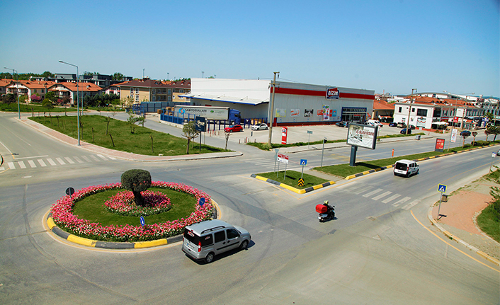Sakarya bayramlığını giydi: Yollar, parklar ve caddeler rengârenk — haber görseli