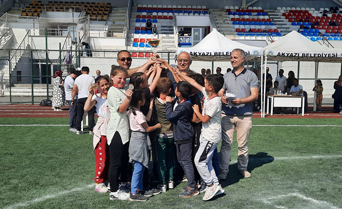 Akyazı’da geleneksel çocuk oyunları güne damga vurdu! — haber görseli