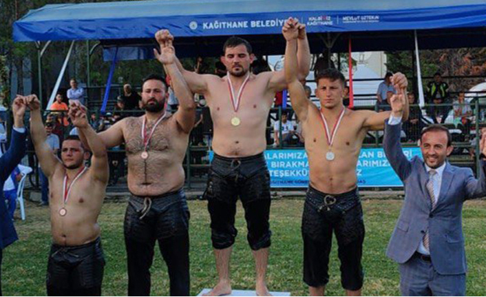 Büyükşehirli pehlivanlardan 4 madalya  — haber görseli