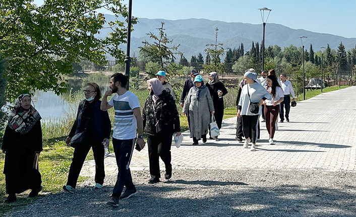 Gençler ve yaşlılar doğa yürüyüşünde buluştu — haber görseli