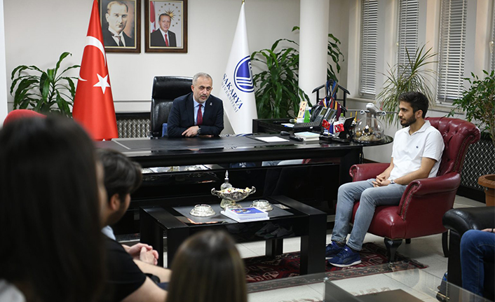 SAÜFEST’in Son Gününde Rektör Savaşan’dan Öğrencilere Jest — haber görseli
