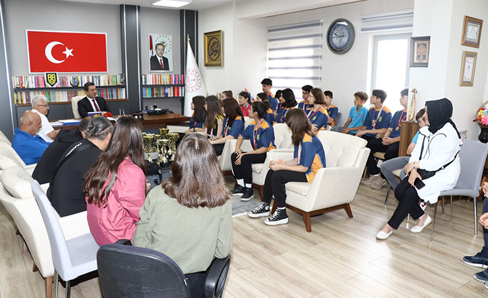 Ahmet Akkoç’un Şampiyon Öğrencileri Savaşçı’yı ziyaret etti — haber görseli