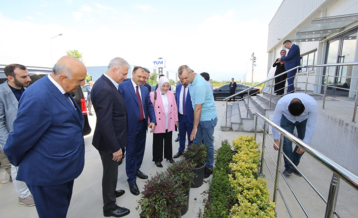Vali Kaldırım ve İl Protokolü SATSO Doku Kültürü Laboratuvarını İnceledi  — haber görseli