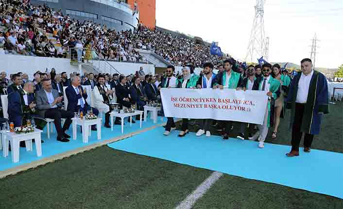 SUBÜ mezunlarını coşkulu törenle uğurladı — haber görseli