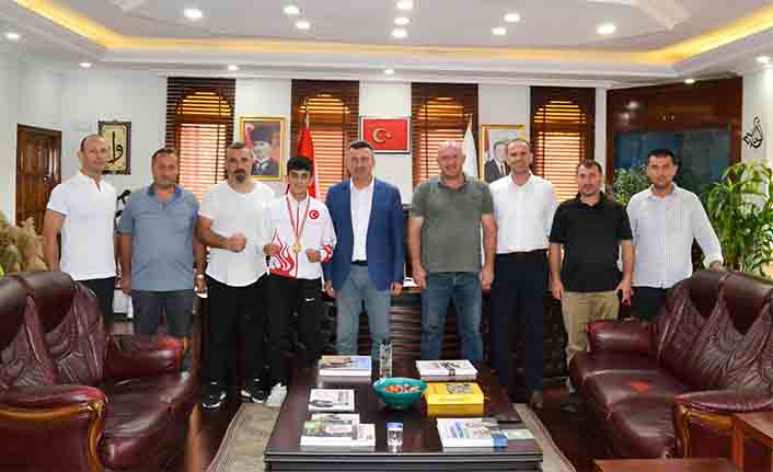 Başkan Özen, Şampiyonu Makamında Ağırladı — haber görseli