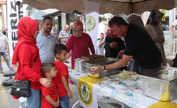 Ferizli’de Cumhur ittifakı vatandaşlara aşure ikram etti — haber görseli