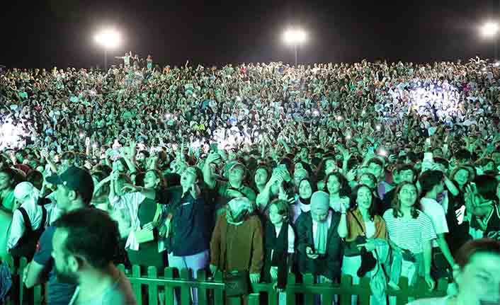 Kolpa konserine rekor katılım: Millet Bahçesi’nde görsel şölen — haber görseli