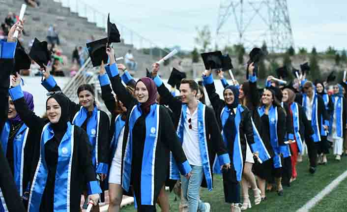 Mimarlık Fakültesi ile Fen-Edebiyat Fakültesinin Mezuniyet Coşkusu — haber görseli