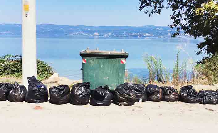 Sapanca Gölü kıyısından 23 torba çöp çıktı — haber görseli