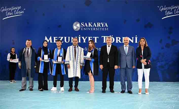 Siyasal Bilgiler Fakültesi ve Hukuk Fakültesinin Mezuniyet Coşkusu — haber görseli