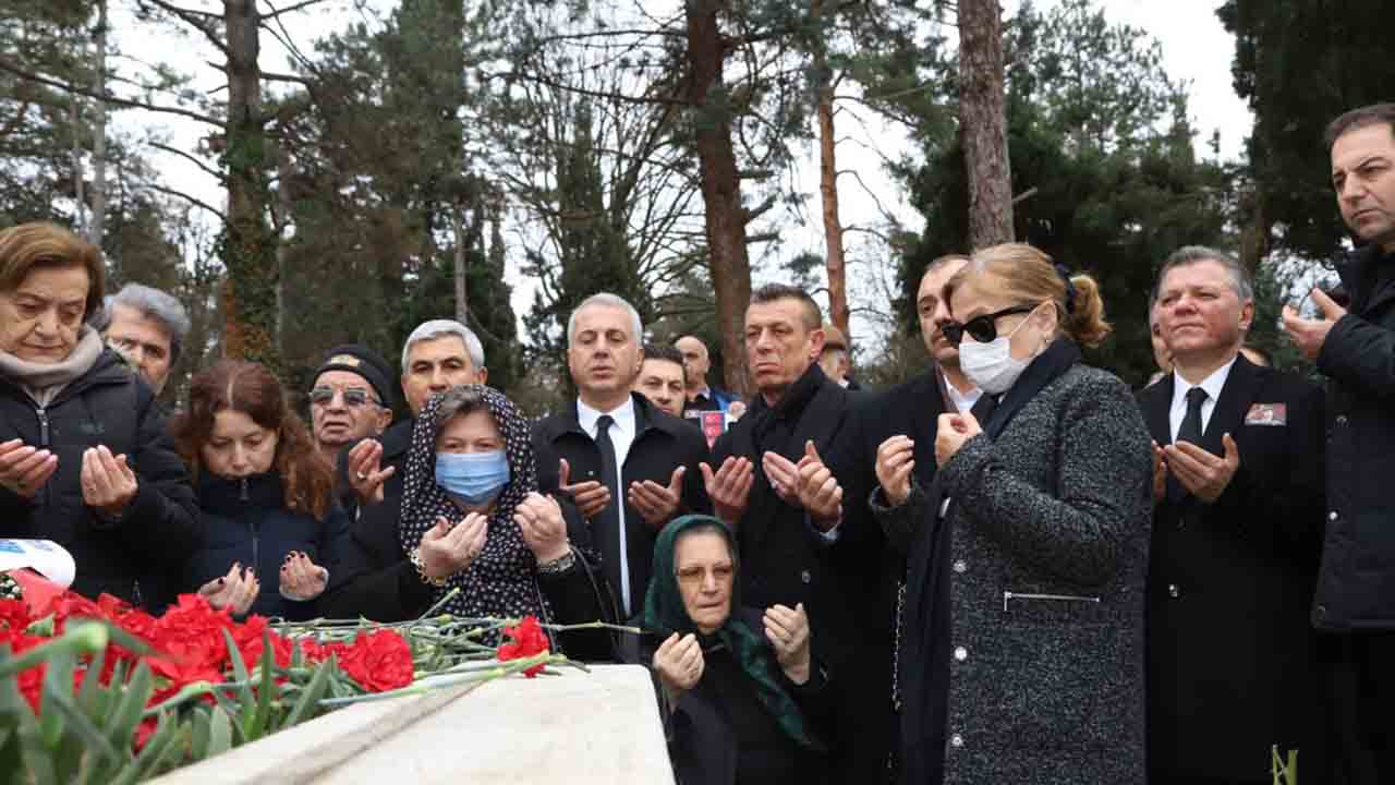 Şehit Ali Gaffar Okkan Hendek’te mezarı başında anıldı — haber görseli