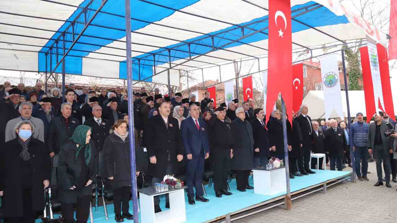 Şehit Ali Gaffar Okkan Hendek’te mezarı başında anıldı — haber görseli