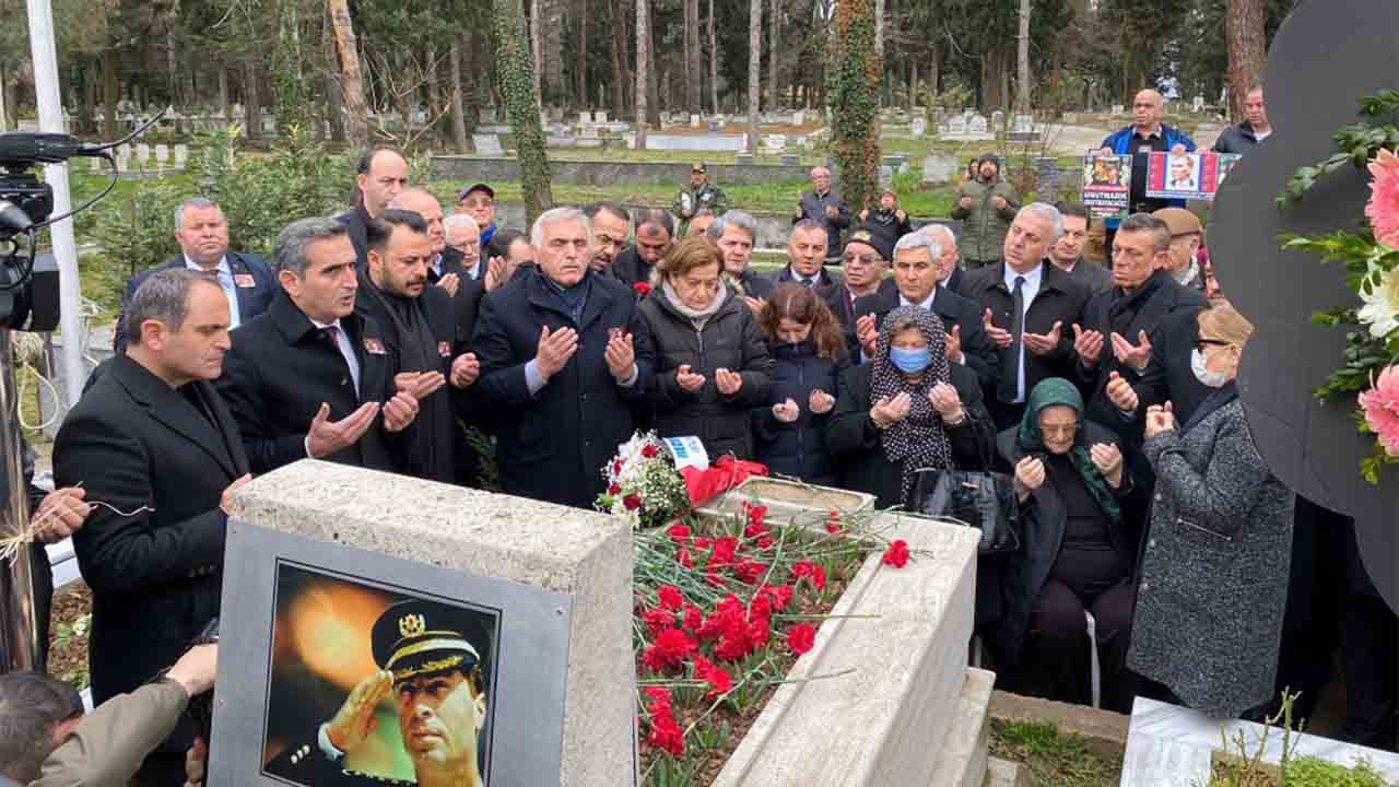 Şehit Ali Gaffar Okkan Hendek’te mezarı başında anıldı — haber görseli