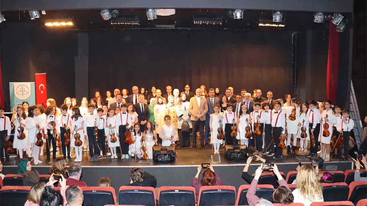 Şarkılar bizi söyler biz de Şarkı söyleriz konseri — haber görseli