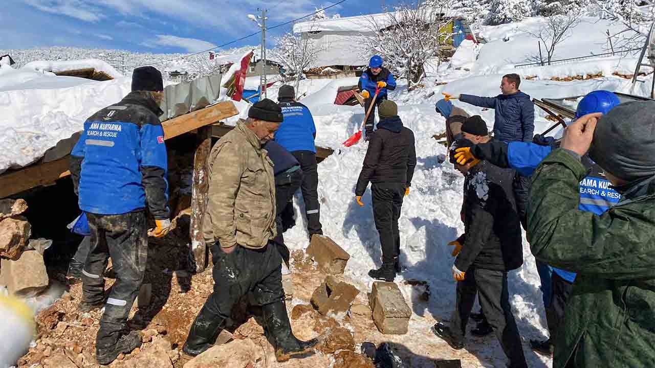 SUBÜ imkânlarını deprem bölgesi için seferber etti — haber görseli