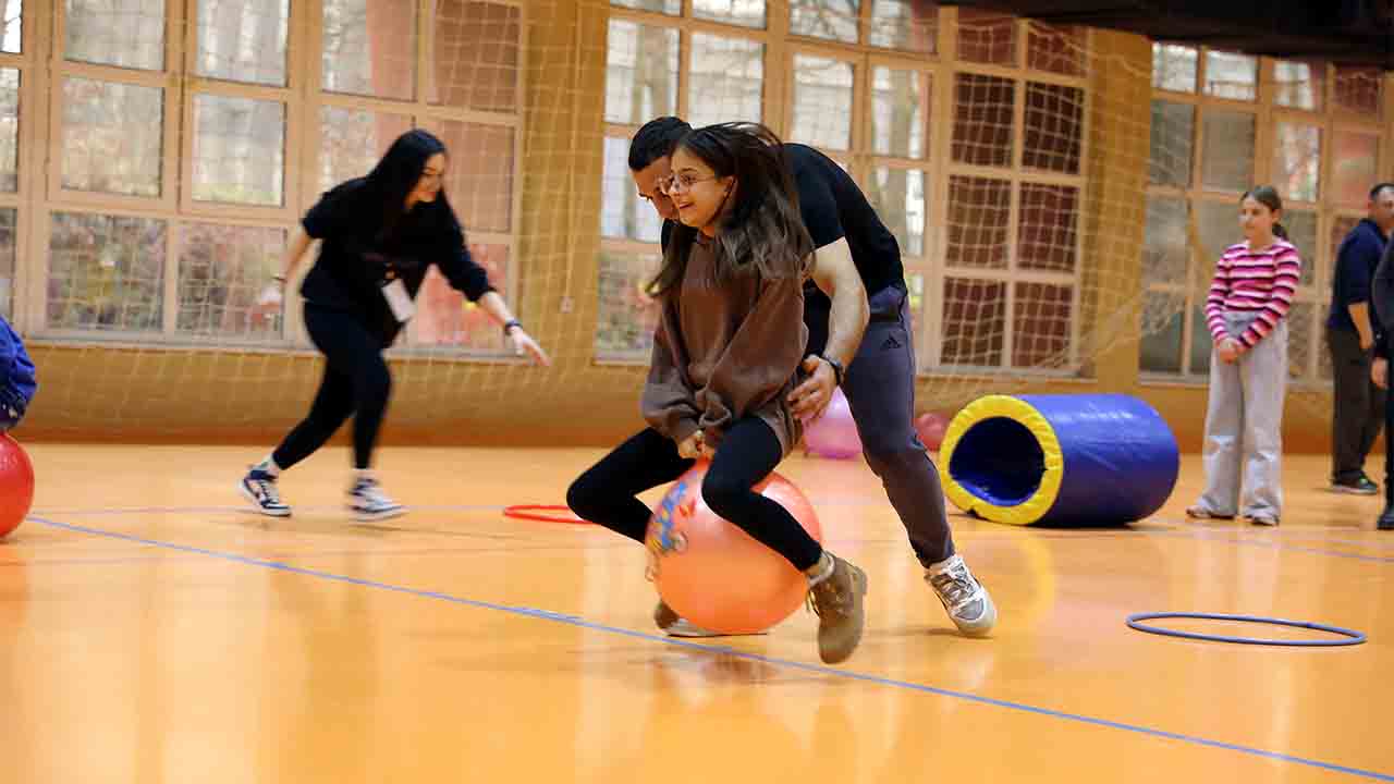 Depremzede çocuklar için etkinlik alanı oluşturuldu — haber görseli