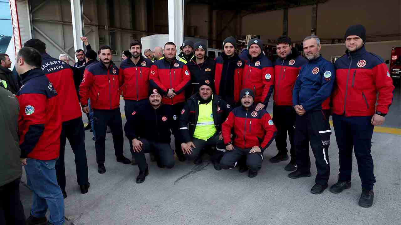 ‘Umudun simgesi’ olan Sakarya ekibine duygusal karşılama — haber görseli