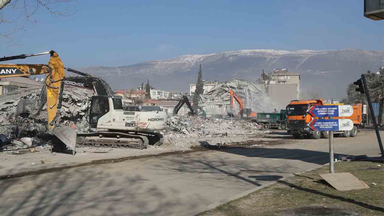 Belediye Başkanlarından deprem bölgesine ziyaret sürüyor — haber görseli