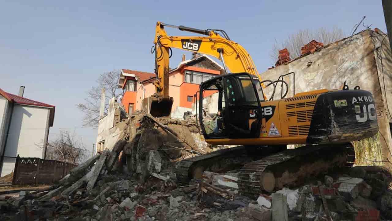 Kocaali’de riskli bina yıkımları başladı — haber görseli