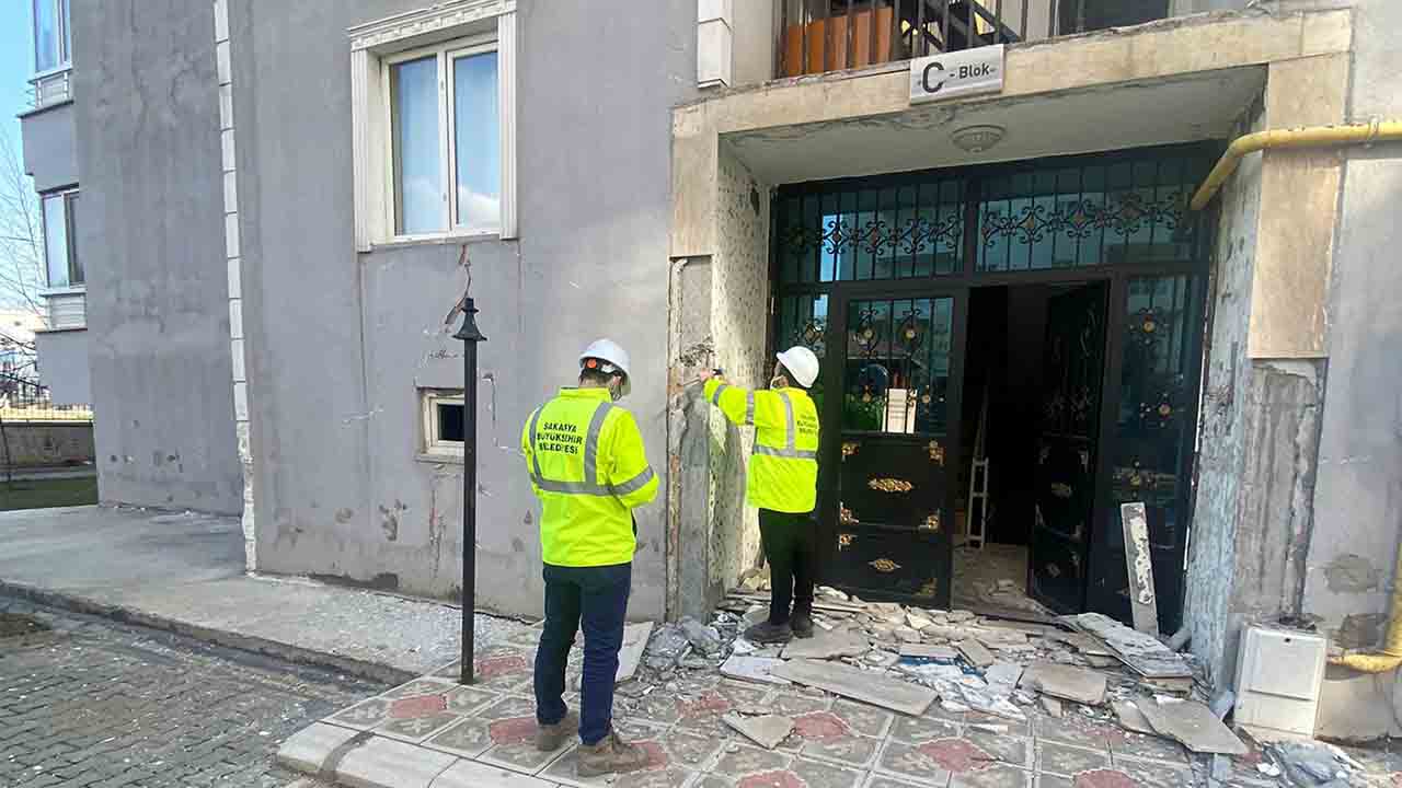 Büyükşehir’in mühendisleri hasar tespit çalışmaları için İskenderun’da — haber görseli