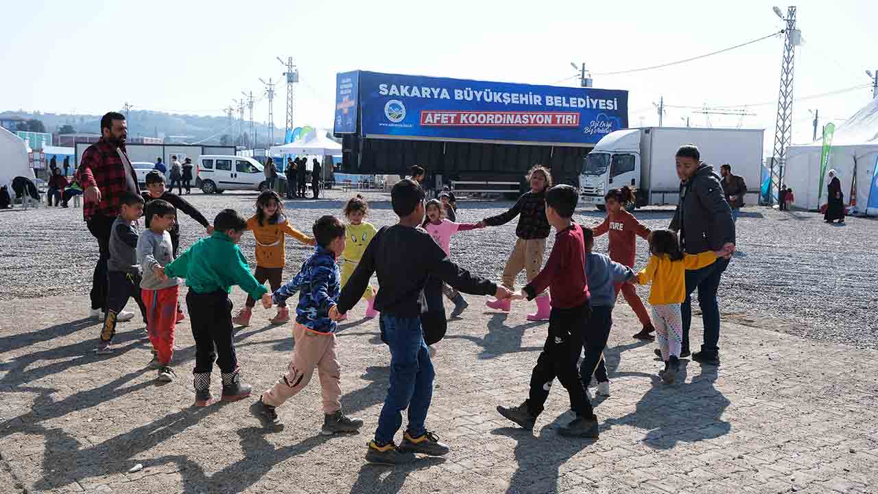 Büyükşehir deprem çocuklarının yüzünde tebessüm oldu — haber görseli