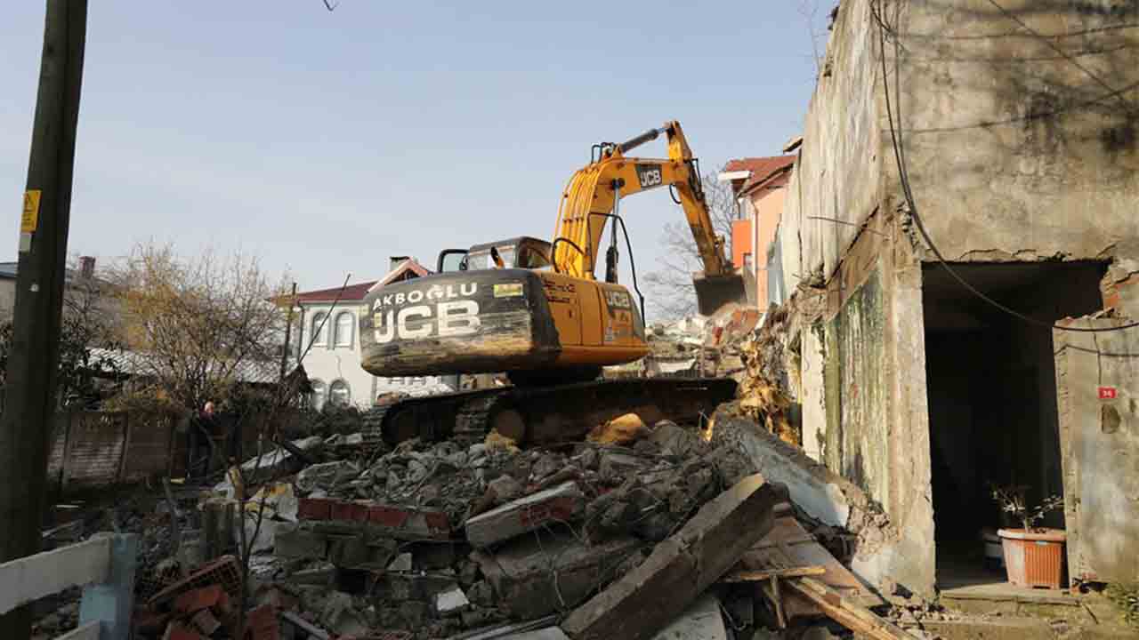 Kocaali’de riskli bina yıkımları başladı — haber görseli