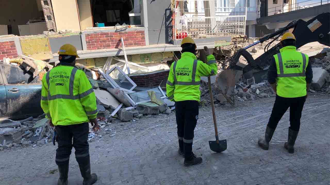 Büyükşehir Belediyesi altyapı hizmetlerini deprem bölgesinde sürdürüyor — haber görseli