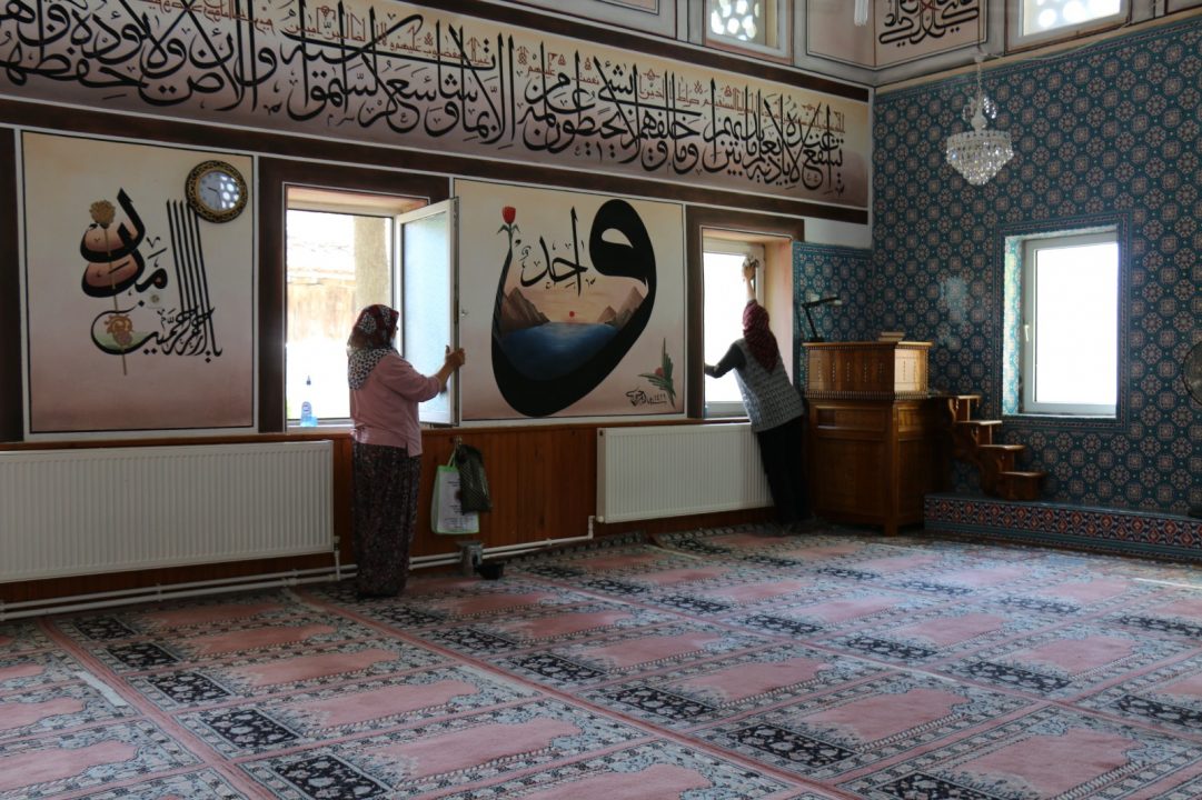 Pazaryeri ilçesinde camiler ilk teravih namazı için temizlendi — haber görseli