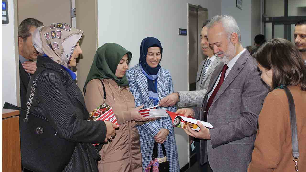 Diyaliz hastaları için beslenme kitabı hazırlandı — haber görseli